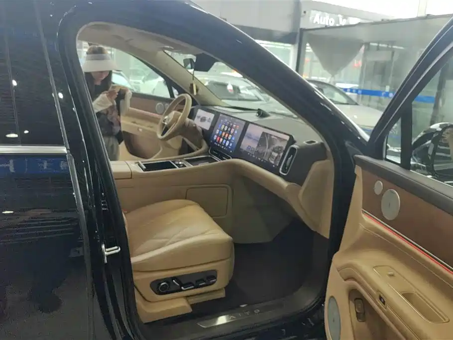 AITO Wenjie AITO M9 2025 Range Extender Max 52kWh 5-Seater фото 8
