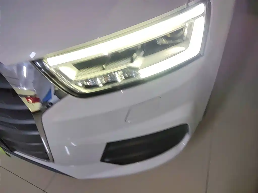 Audi Q3 2018 30th Anniversary Edition 30 TFSI Fashion фото 24