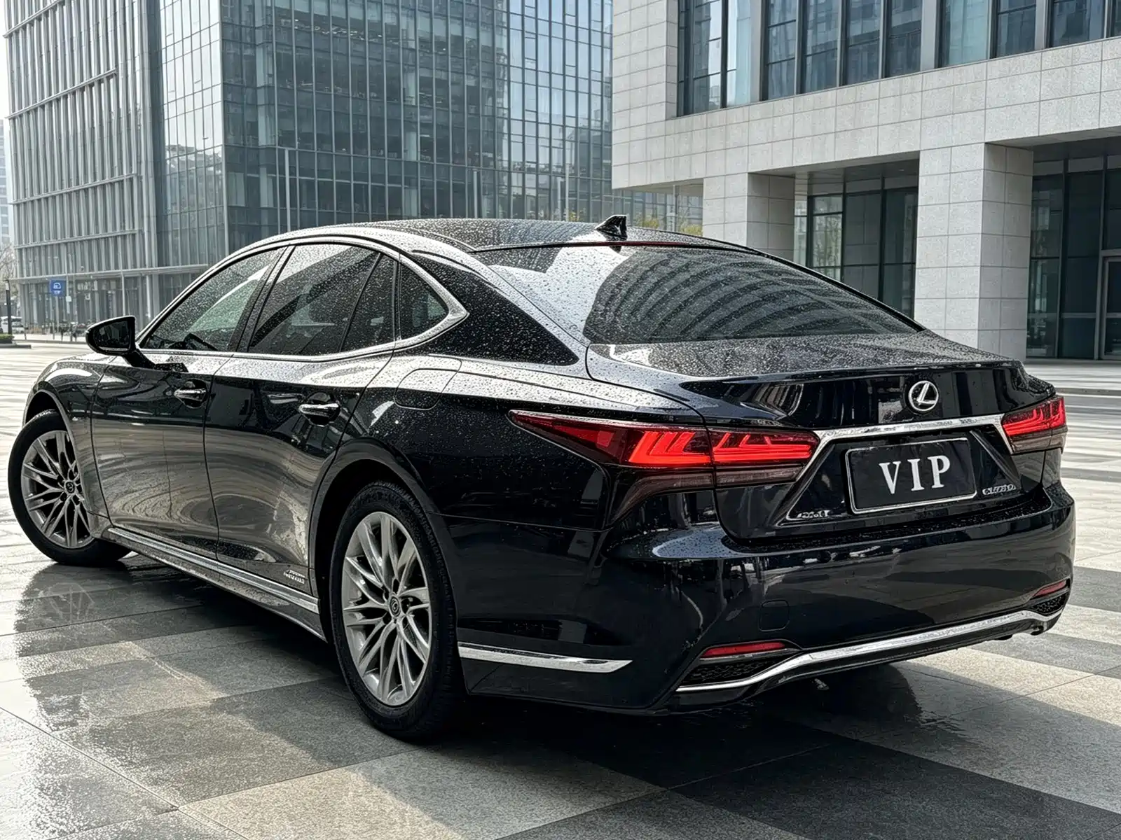 Фото 9 - Lexus LS