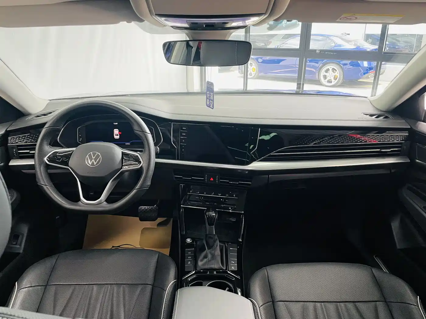 Volkswagen Passat 2023 380TSI Luxury Edition фото 7