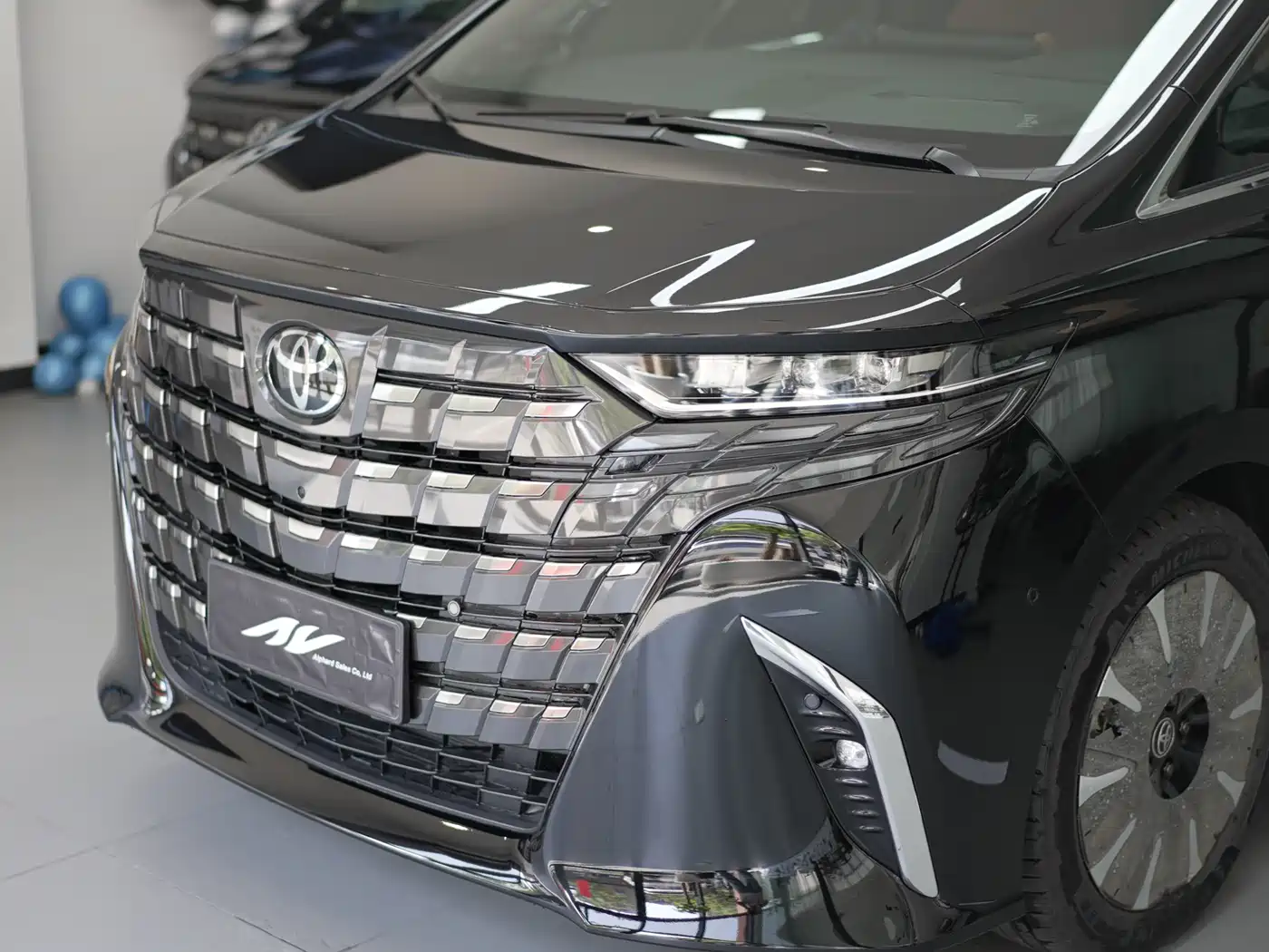 Toyota Alphard 2024 Hybrid 2.5L Ultimate Enjoyment Edition фото 3