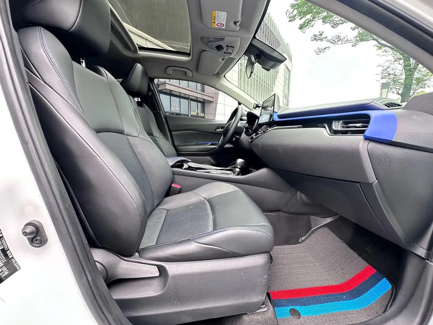 Toyota C-HR 2021 2.0L Luxury Edition фото 7