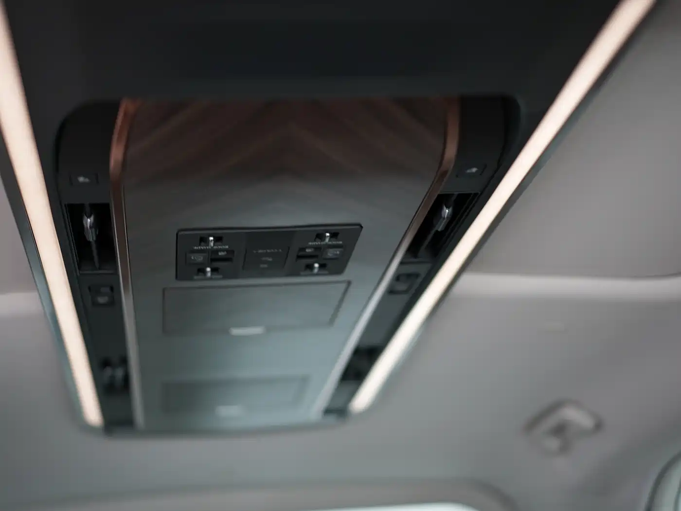 Lexus LM 2025 Model 500h Six-Seater Prestige Edition фото 15