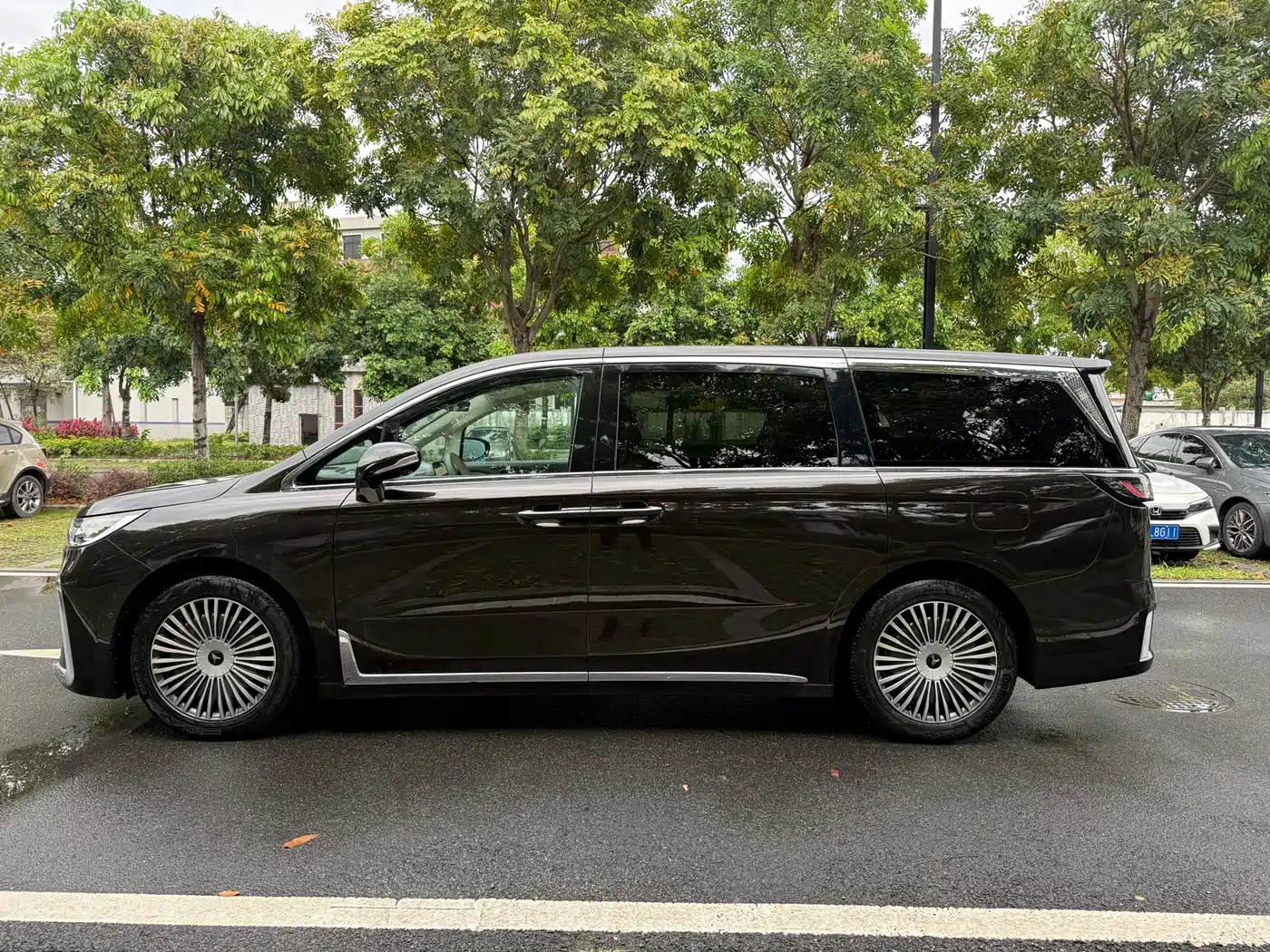 Voyah Auto Voyah Dreamer 2025 PHEV 4WD Kunpeng Premium Edition фото 2