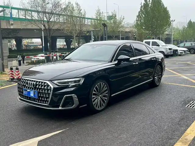AUDI A8