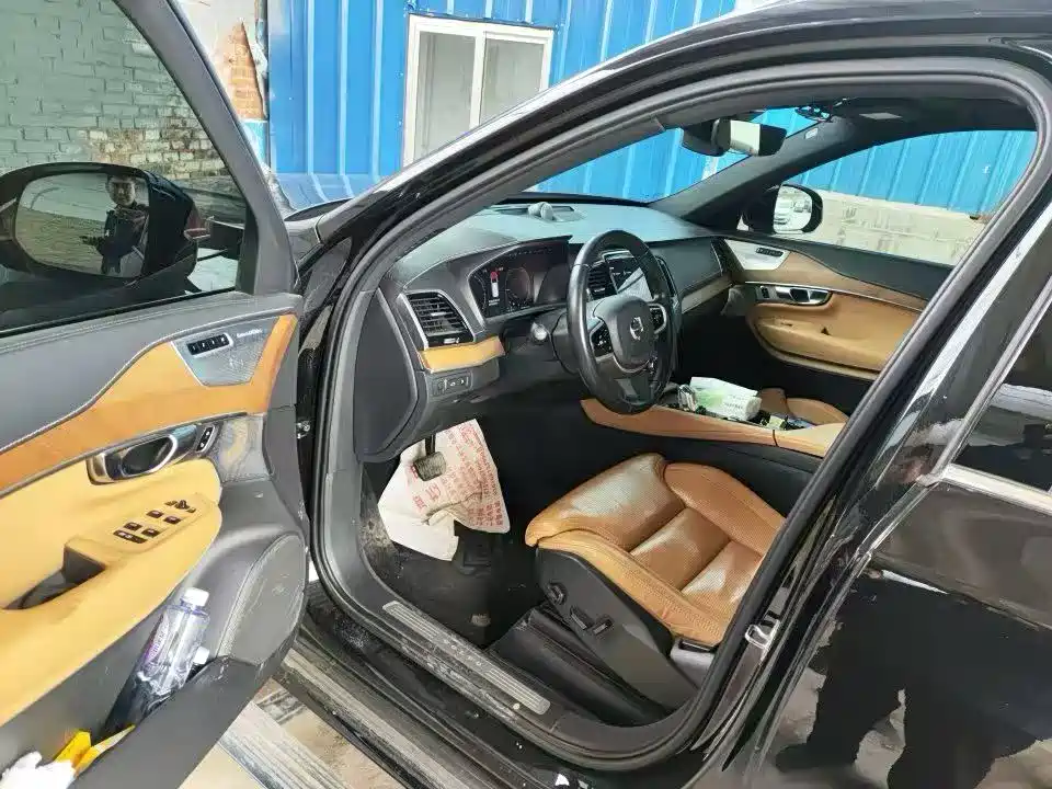 VOLVO XC90 PLUG IN HYBRID