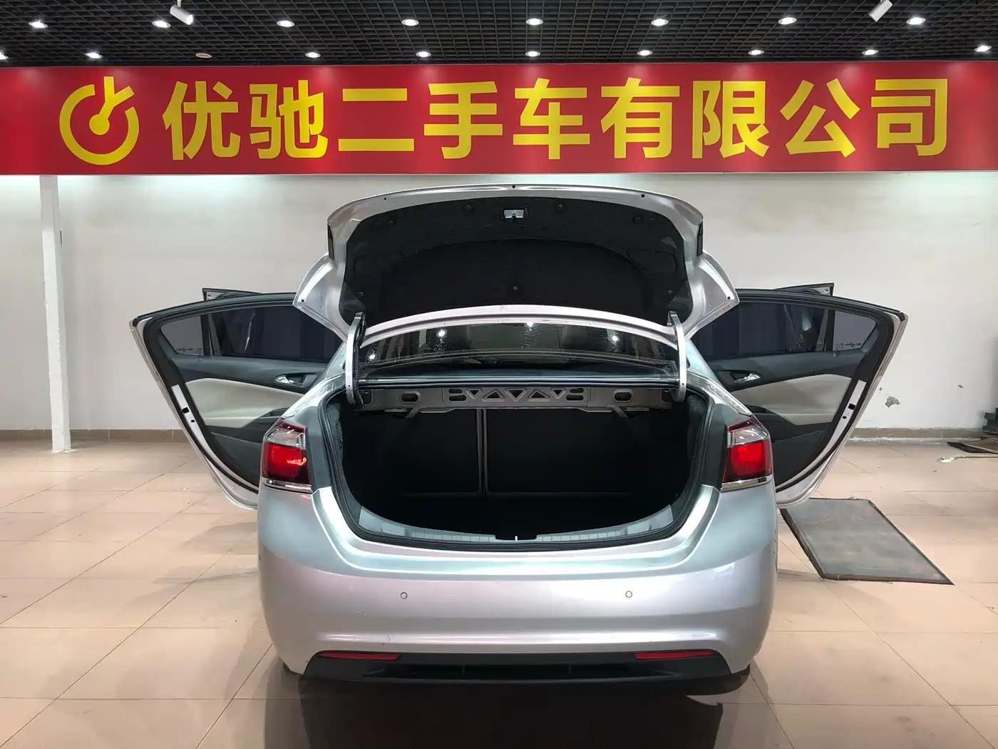 Chevrolet Cruze 2015 1.5L Automatic Luxury Edition фото 18