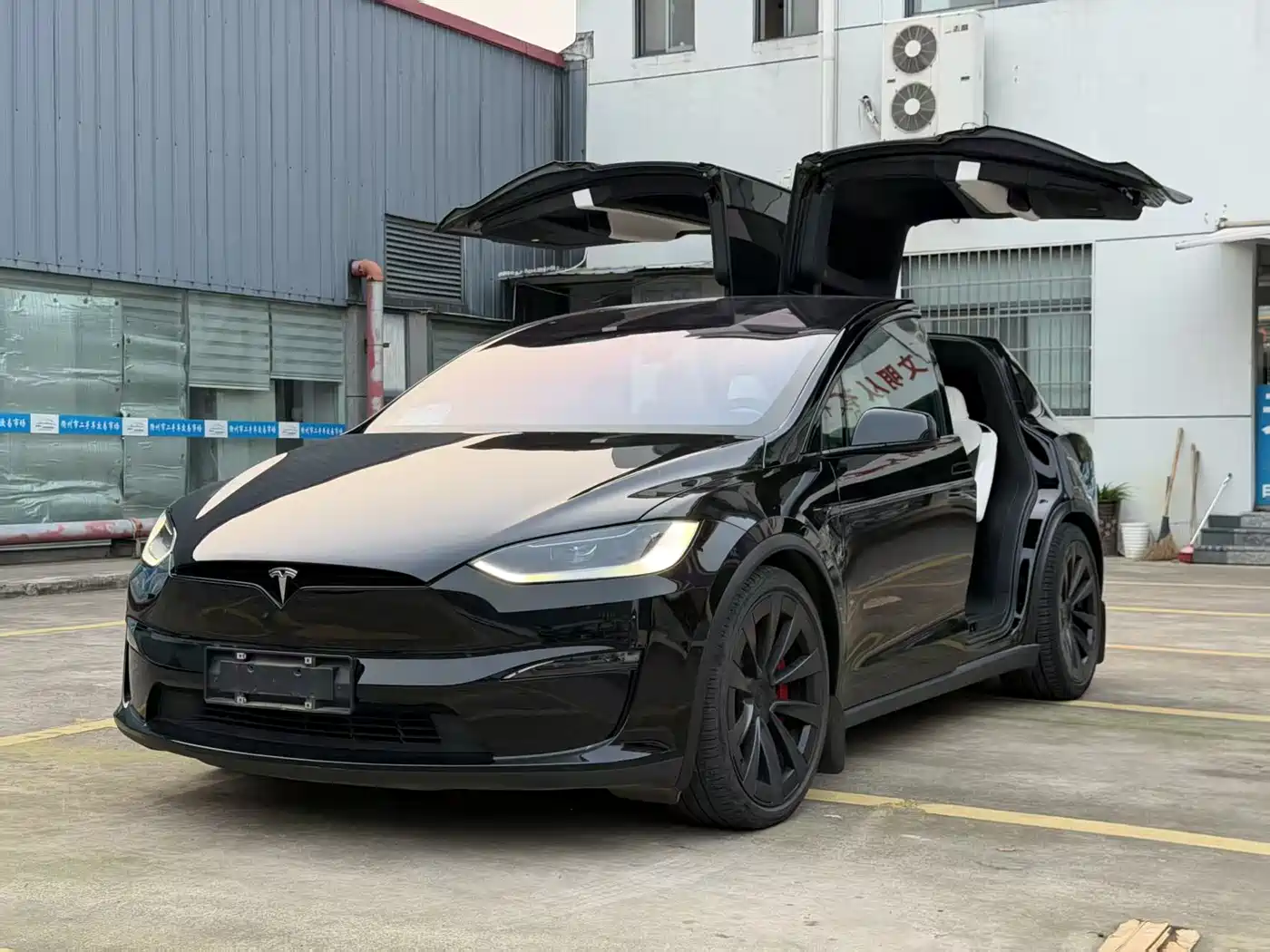 TESLA MODEL X
