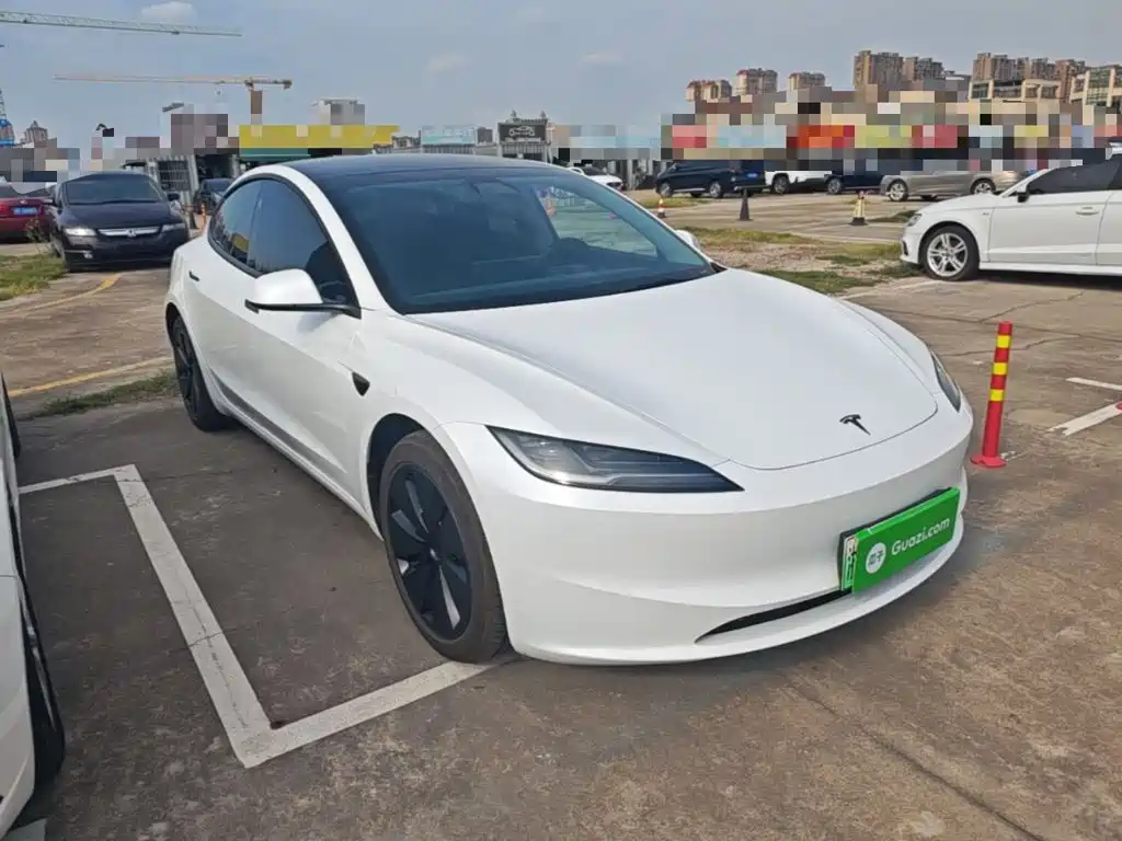Фото 4 - Tesla Model 3
