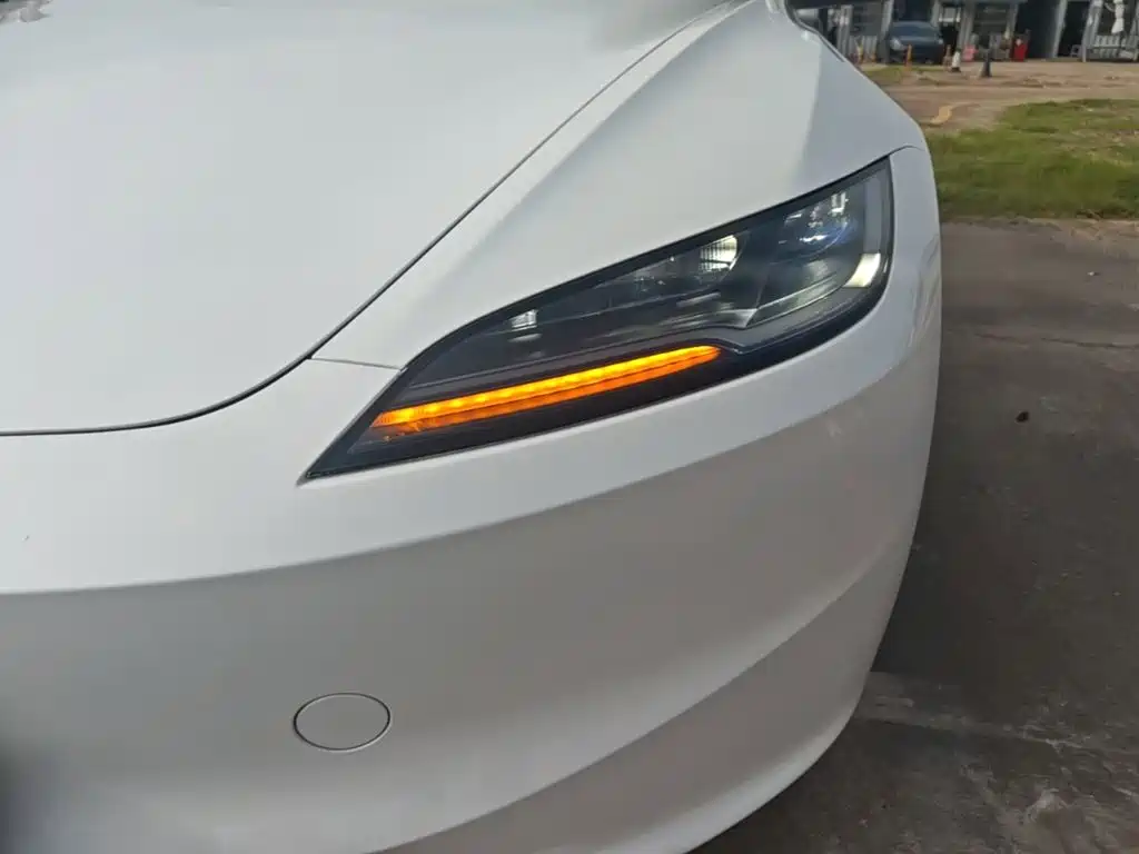 Фото 24 - Tesla Model 3