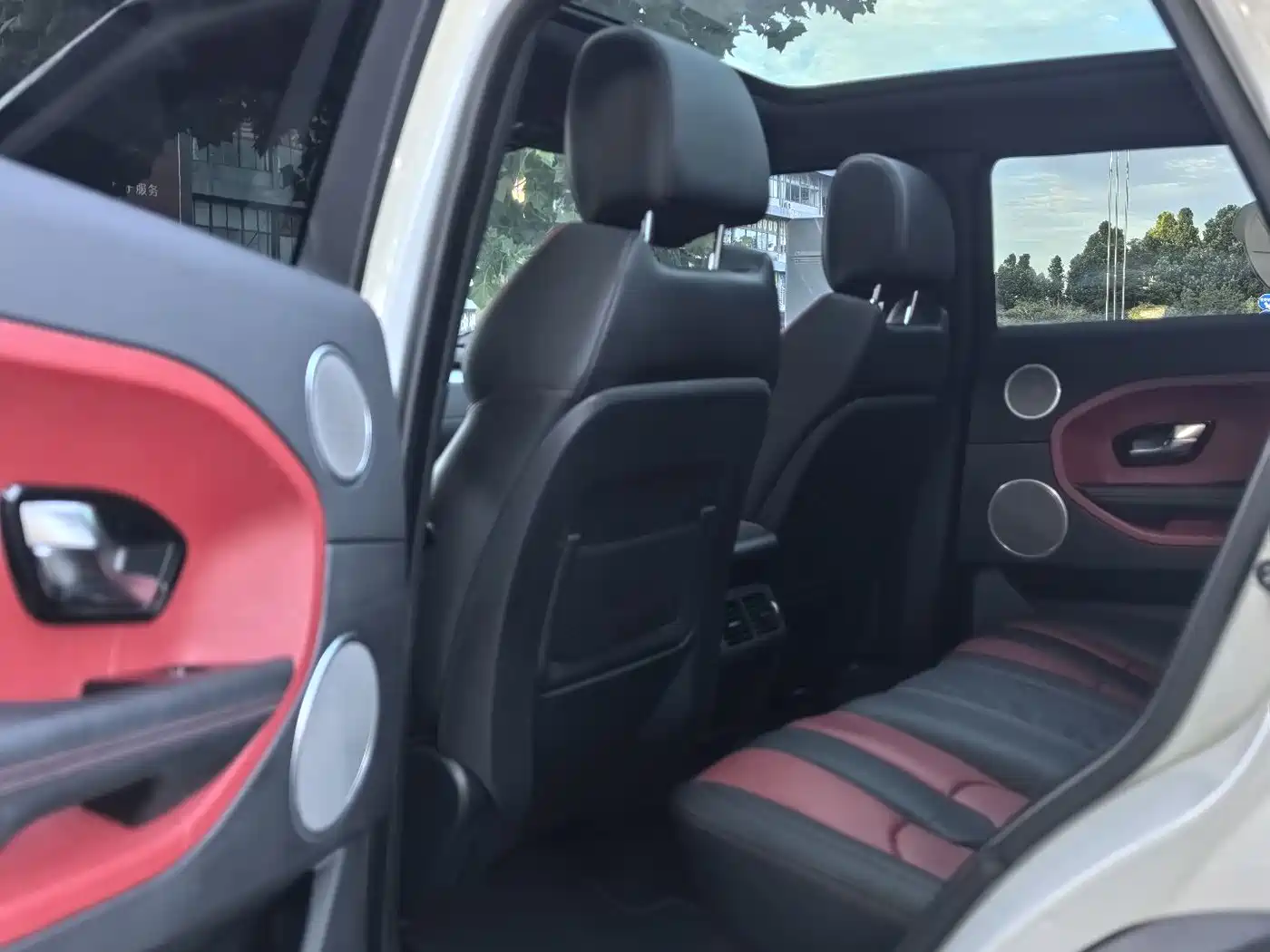 Land Rover Range Rover Evoque (Import) 2012 2.0T 5-door Dynamic Edition фото 5
