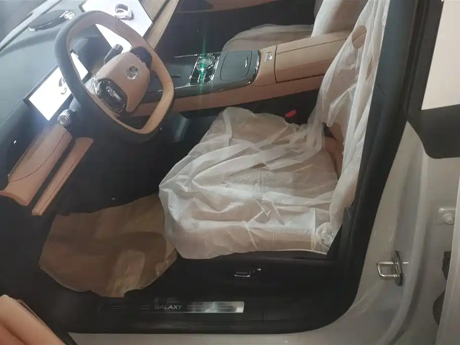 Geely Galaxy Galaxy Xingyao 8 2025 Model 60km EM-i Luxury Edition фото 9