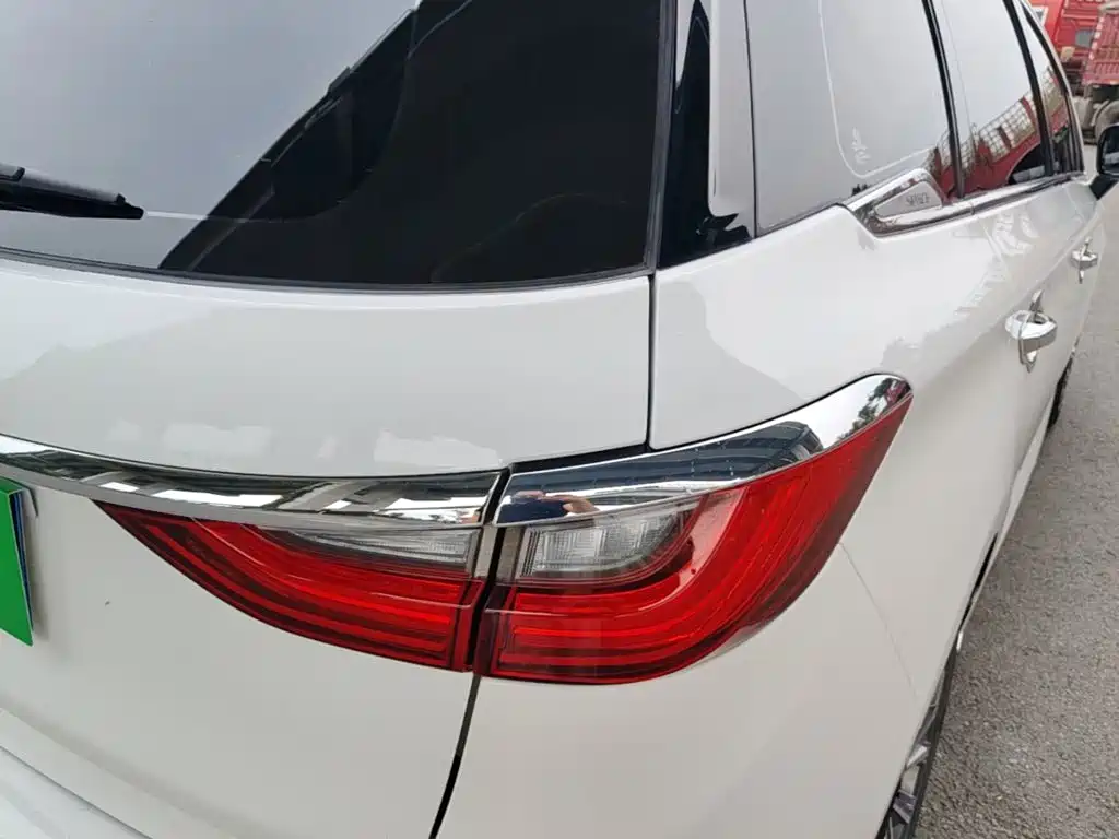 Фото 8 - BYD Song MAX