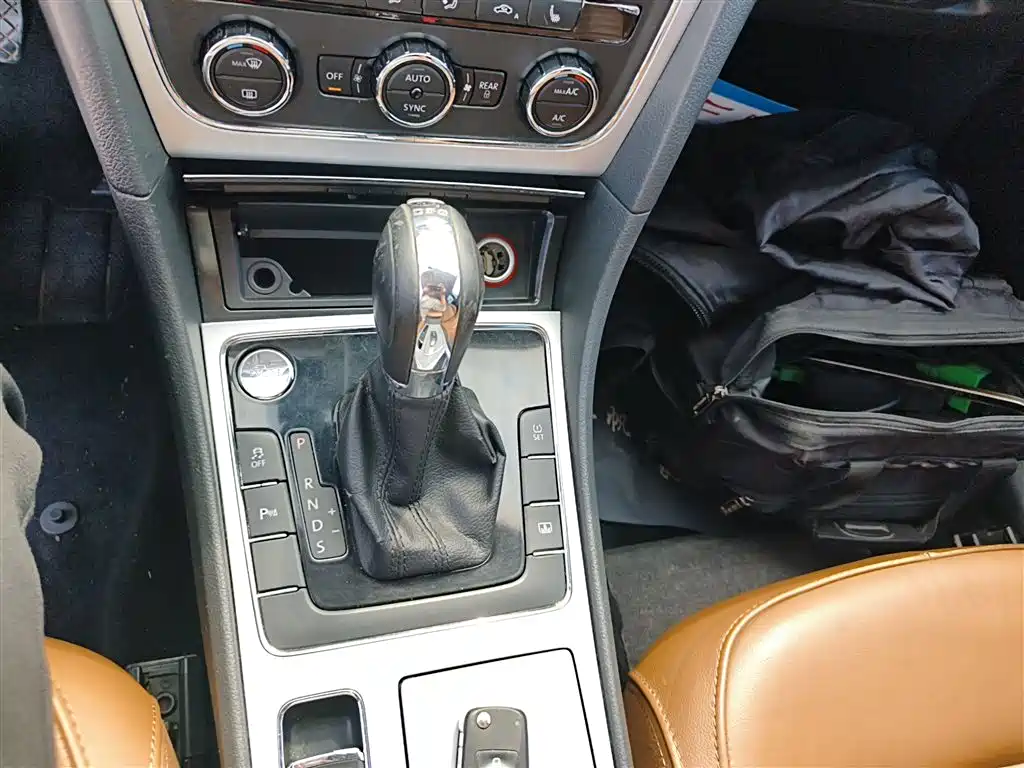 Volkswagen Passat 2014 1.8TSI DSG Executive Edition фото 10
