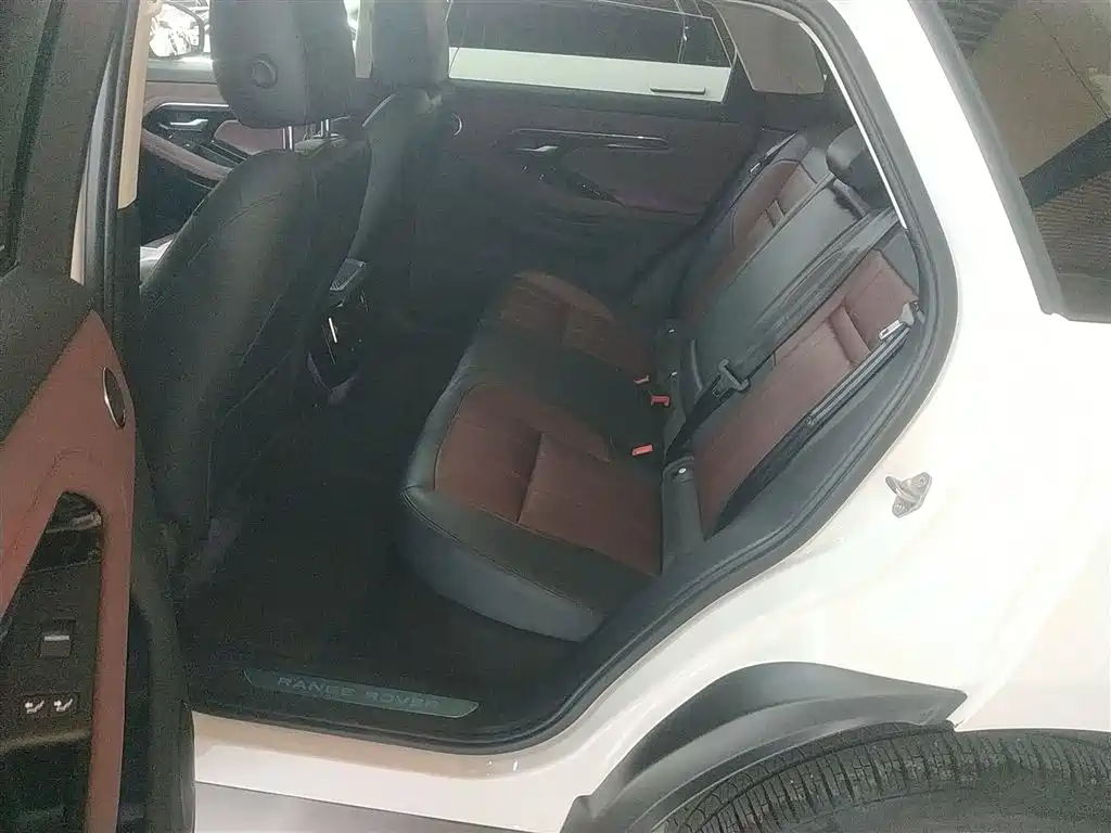 Land Rover Range Rover Evoque 2023 Range Rover Evoque L 249PS Luxury Edition фото 10