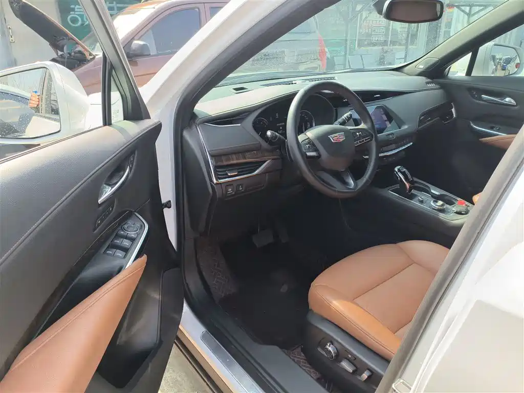 CADILLAC XT4