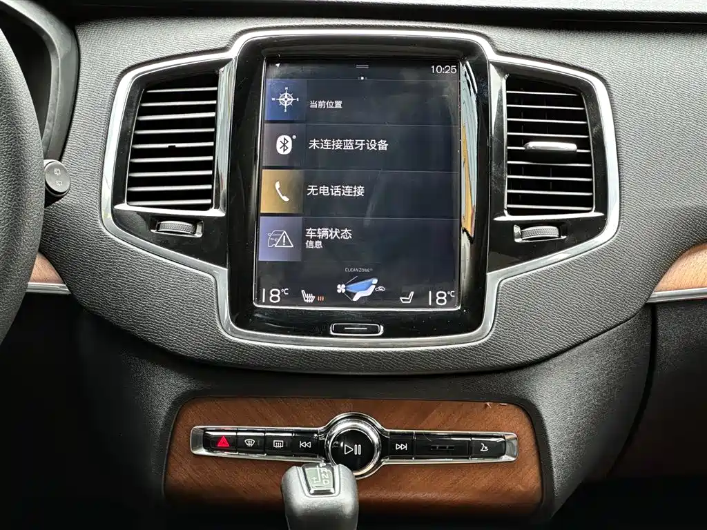 Фото 25 - Volvo XC90