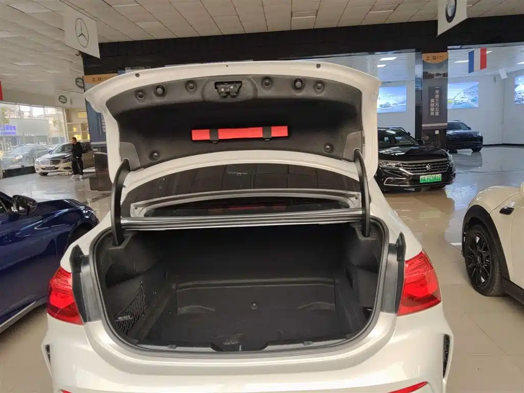 BMW 1 Series 2019 120i Leading M Sport Package фото 15