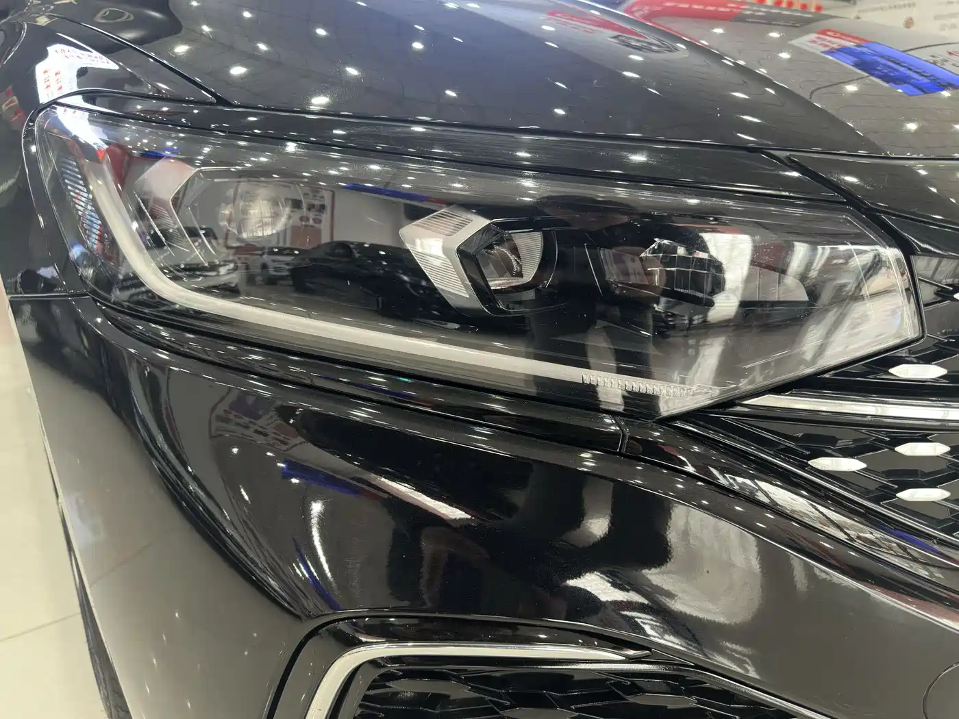 Volkswagen Passat 2022 330TSI Starlight Luxury Edition фото 11