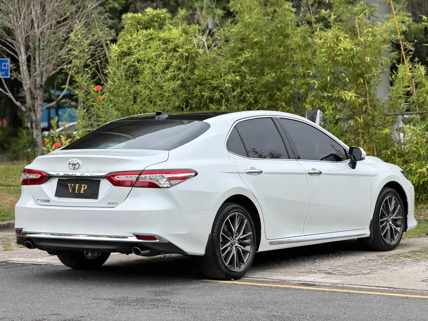 TOYOTA CAMRY