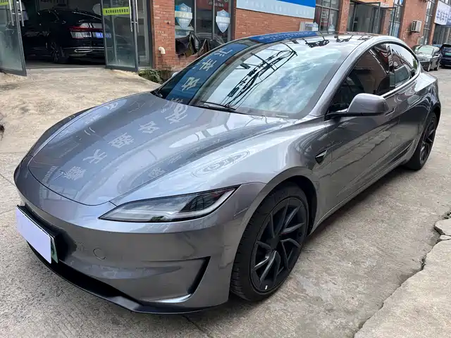 TESLA MODEL 3 2025