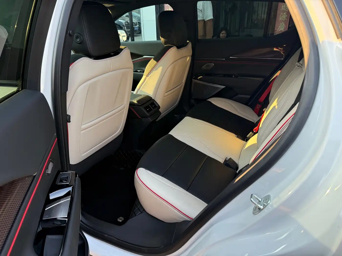 Cadillac GT4 2023 2023 28T Platinum Edition