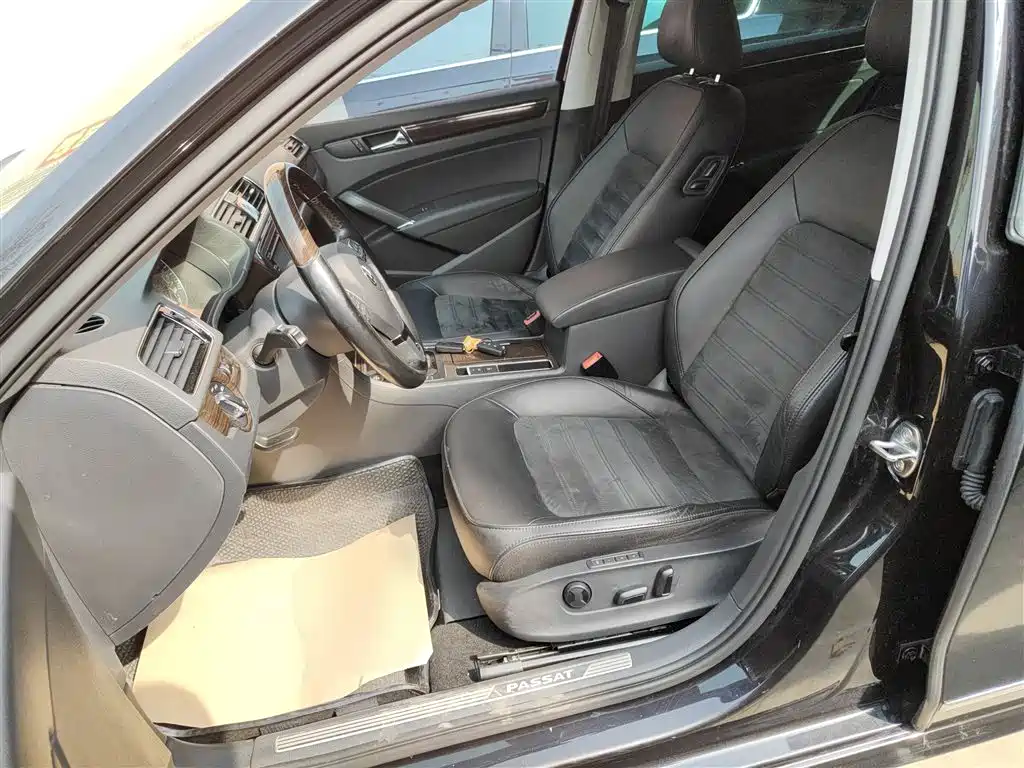 Volkswagen Passat 2015 1.8TSI DSG Ultimate Edition фото 15