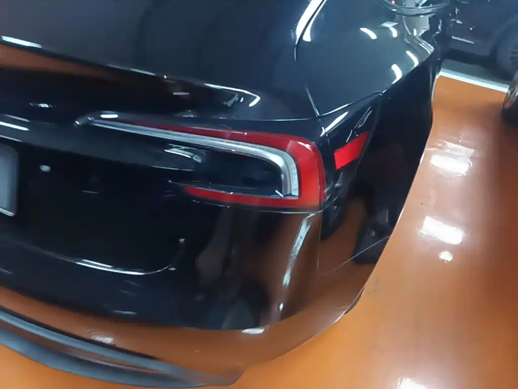 Photo 8 - Tesla Model 3