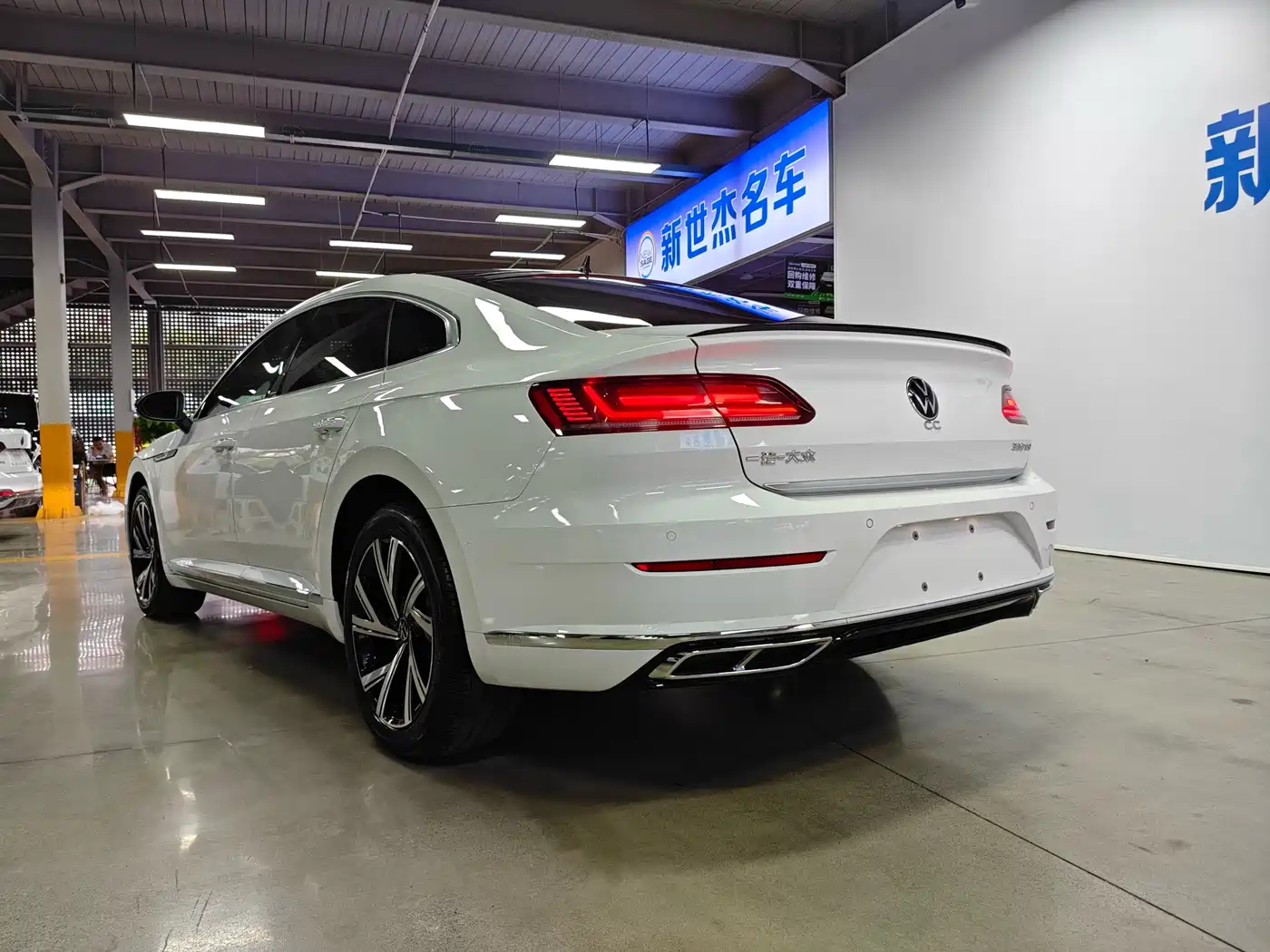 Volkswagen FAW-Volkswagen CC 2021 380TSI Eye-catching Edition 30th Anniversary фото 16