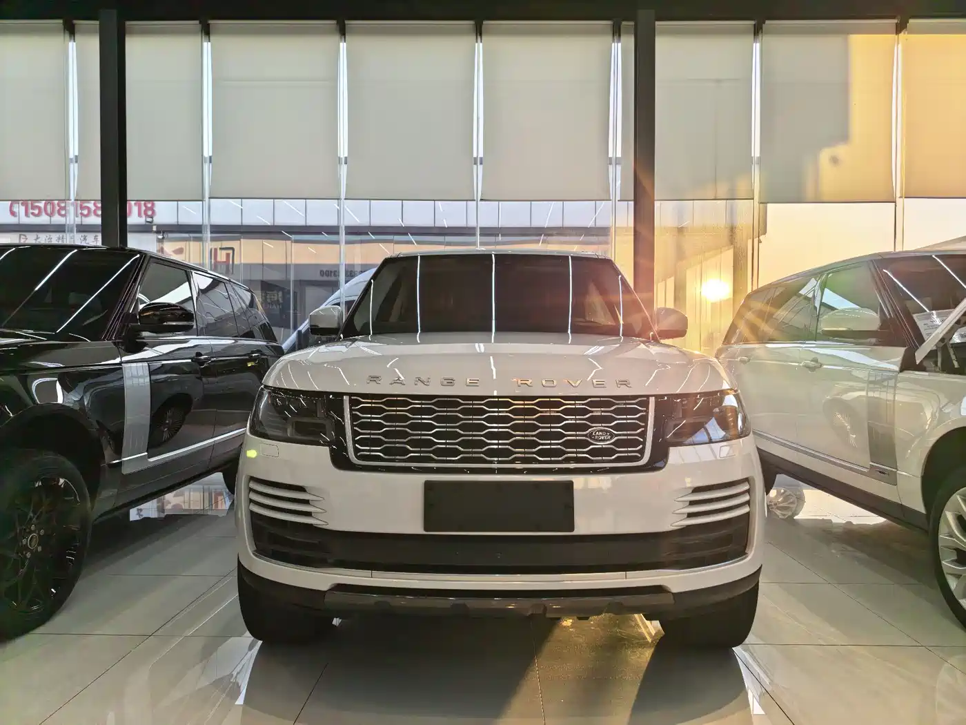 Land Rover Range Rover 2018 3.0 SC V6 Vogue SE Genesis Extended Edition фото 5
