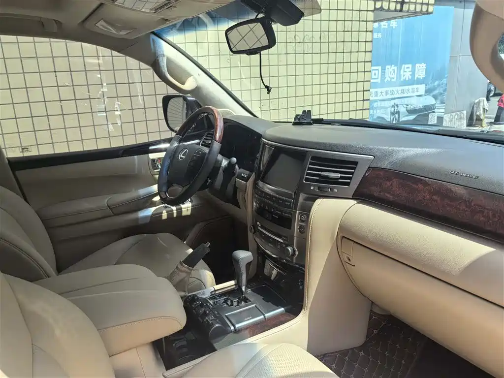 Lexus LX 2009 570 фото 10