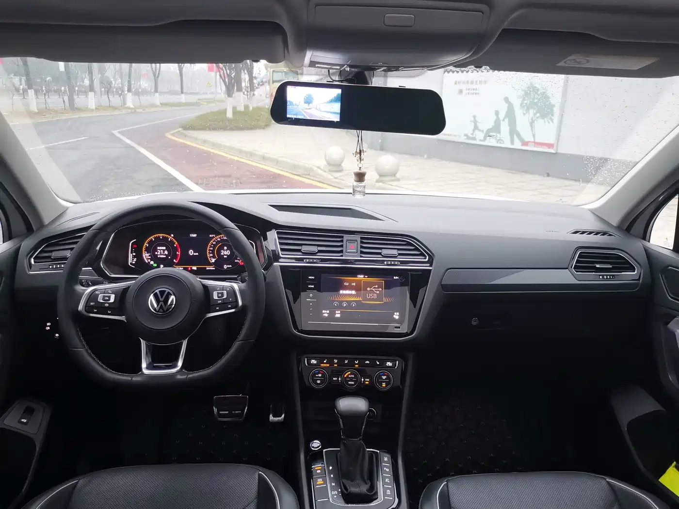 Volkswagen Tiguan L 2021 330TSI Automatic 2WD R-Line Premium фото 4