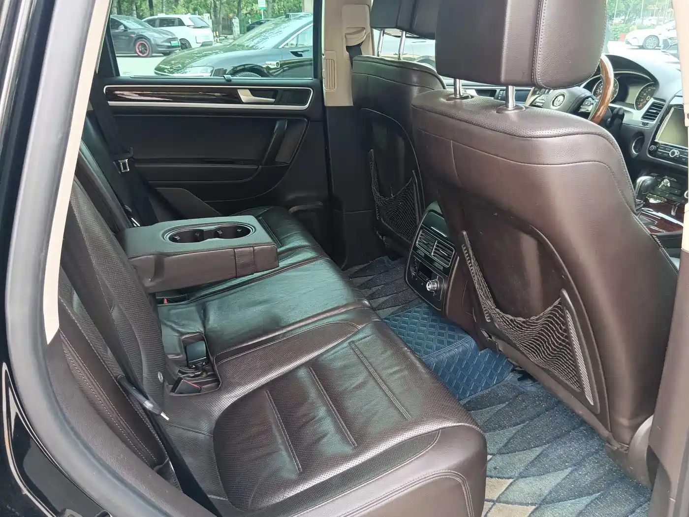 Volkswagen Touareg 2011 3.0TSI Luxury фото 13