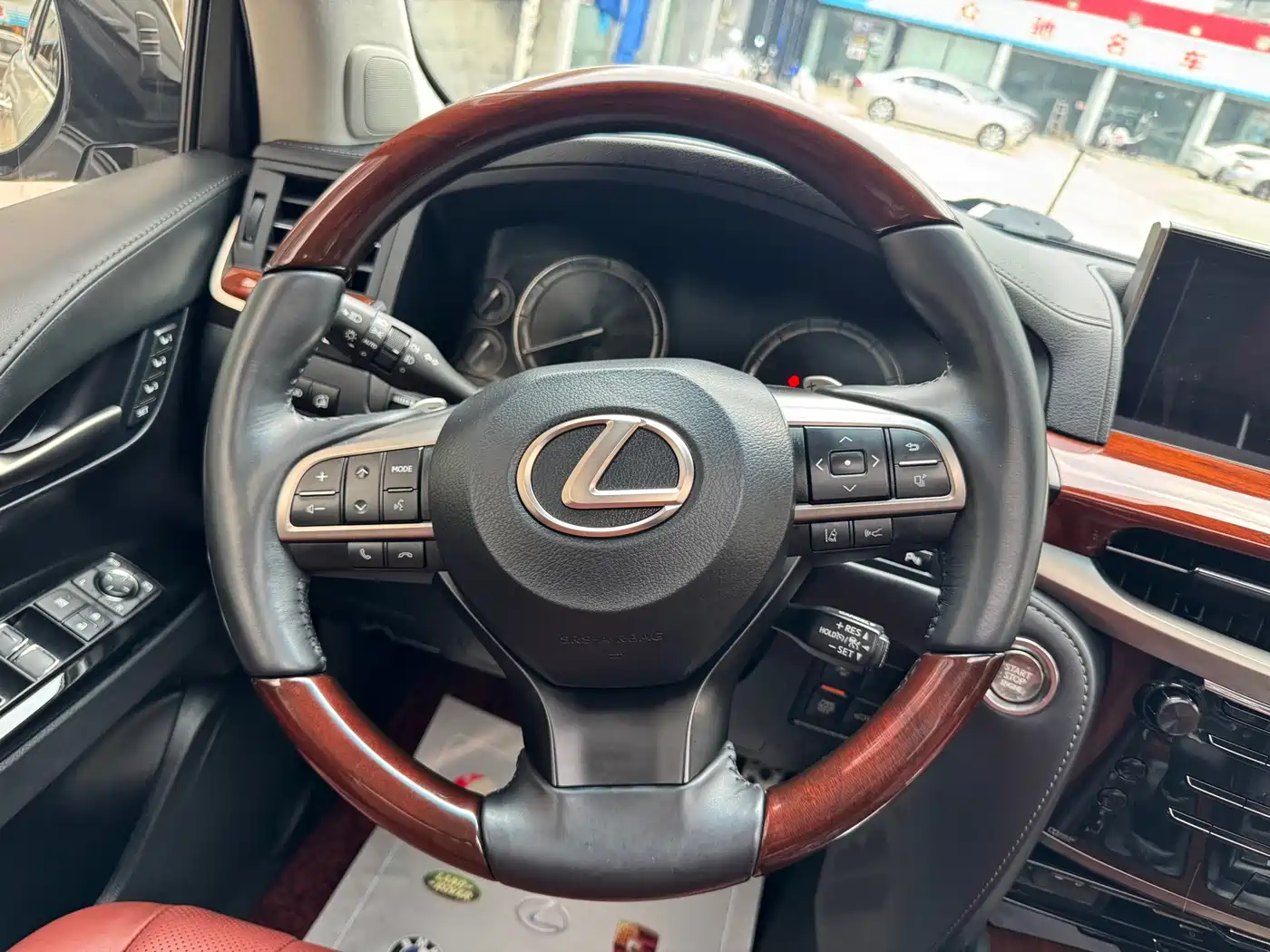 Lexus LX 2019 570 Prestige Luxury Edition фото 12