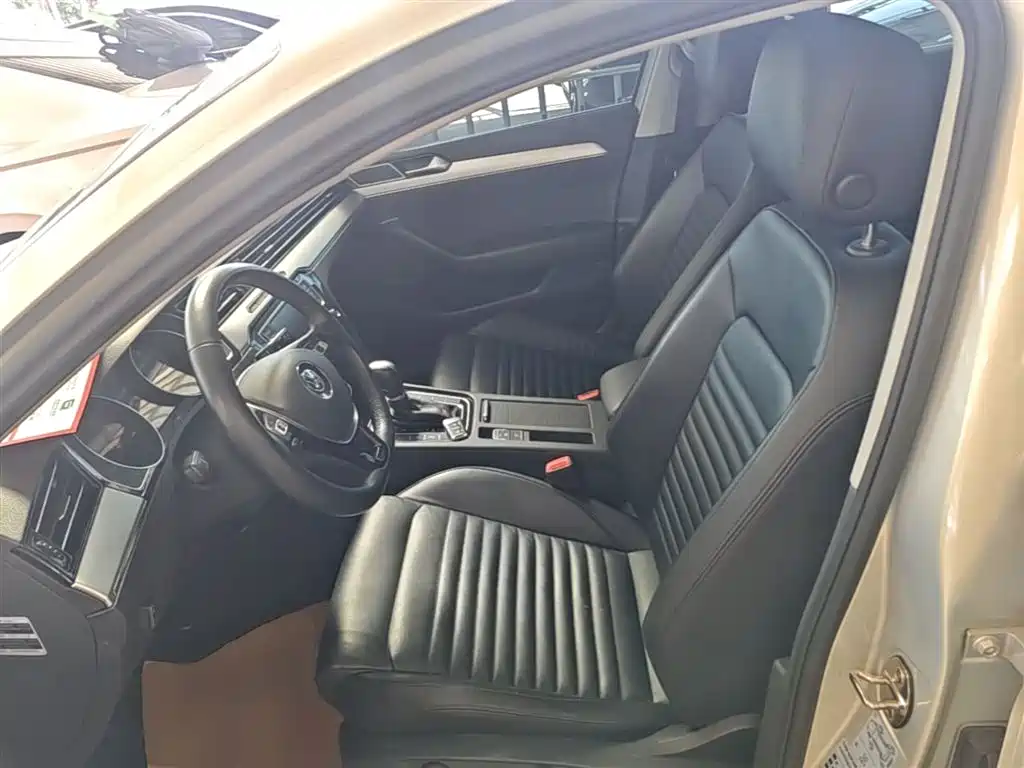 Volkswagen Magotan 2017 330TSI DSG Leading фото 15