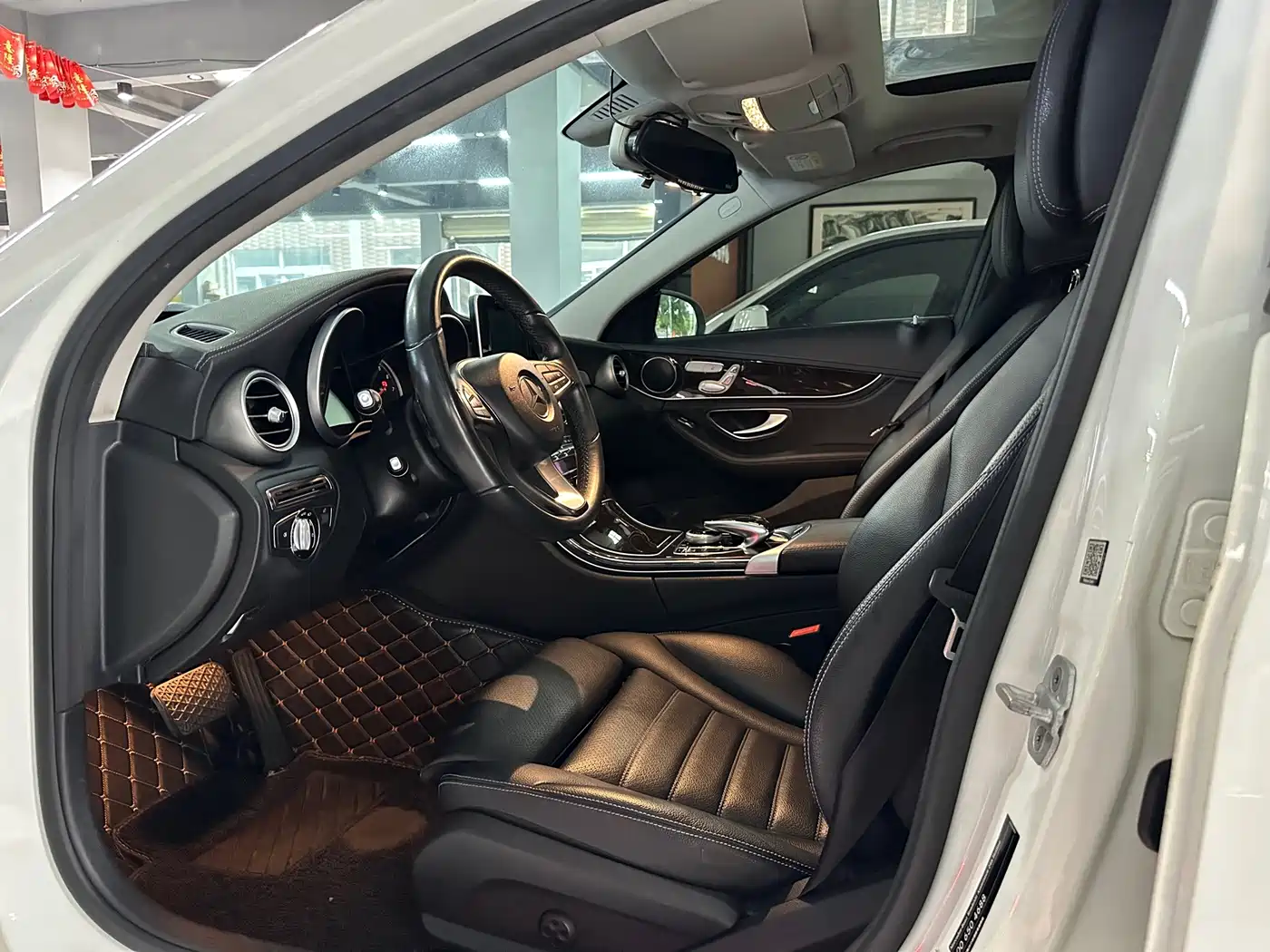 Photo 11 - Mercedes-Benz C-Class