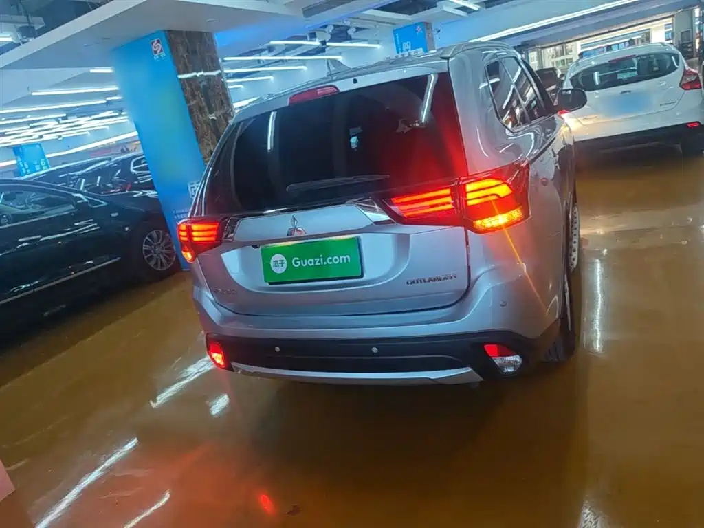Mitsubishi Outlander 2016 2.0L 2WD Fashion Edition 5-seater фото 6