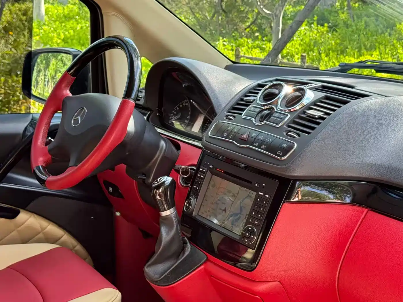 Mercedes-Benz Vito 2013 Model 3.0L Elite Edition фото 16