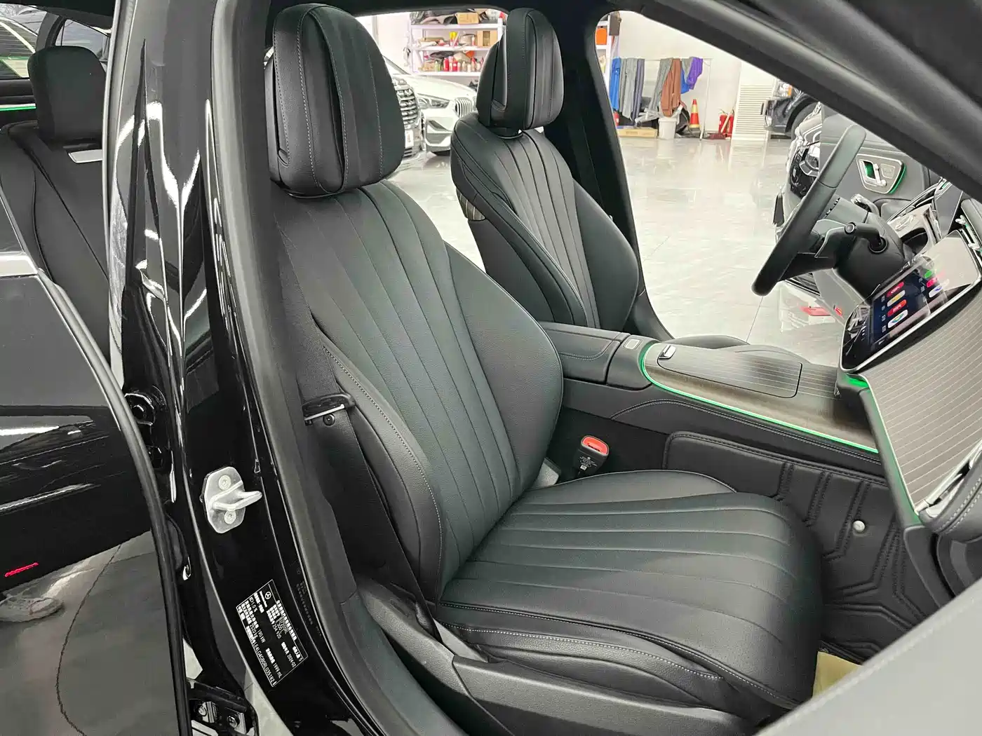 Mercedes-Benz E-Class 2024 E 300 L Fashion фото 19
