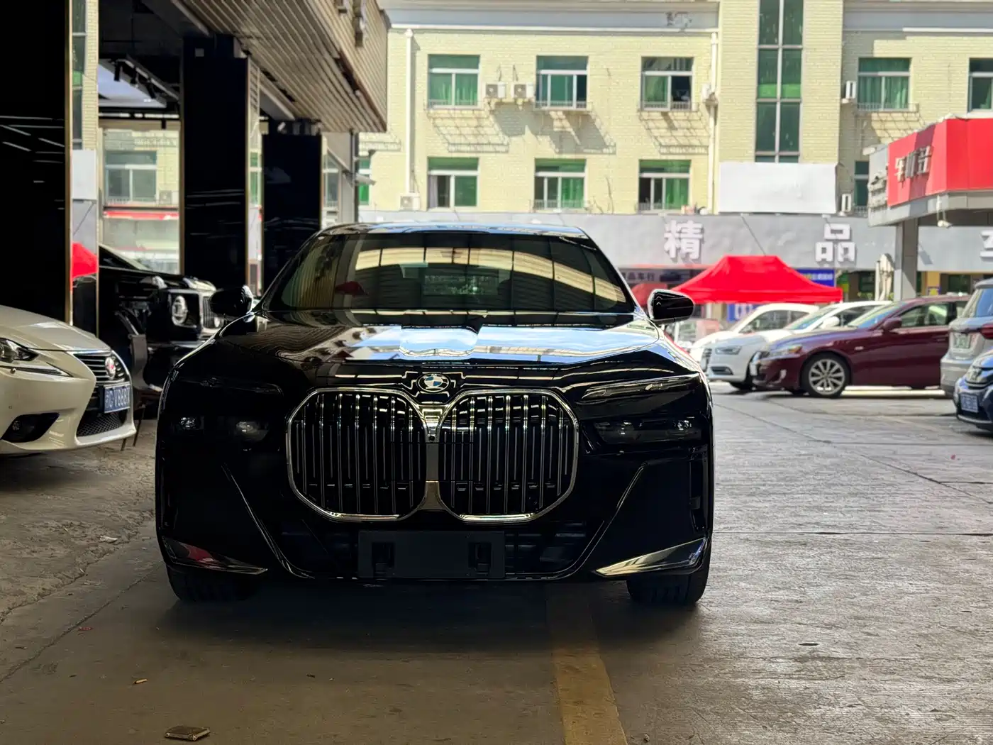 BMW 7 Series 2023 Model 740Li Leading M Sport Package фото 2