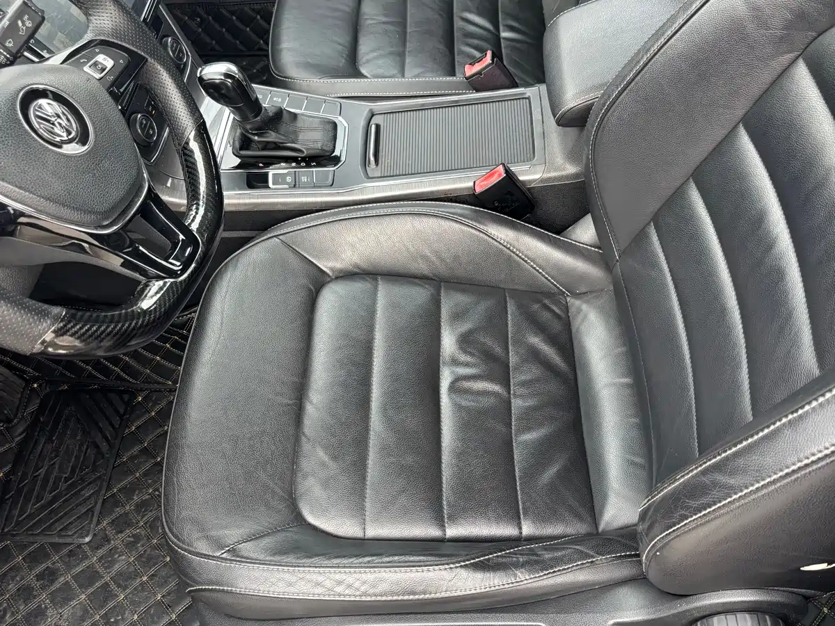 Volkswagen Passat 2015 1.8TSI Automatic Prestige Edition фото 4