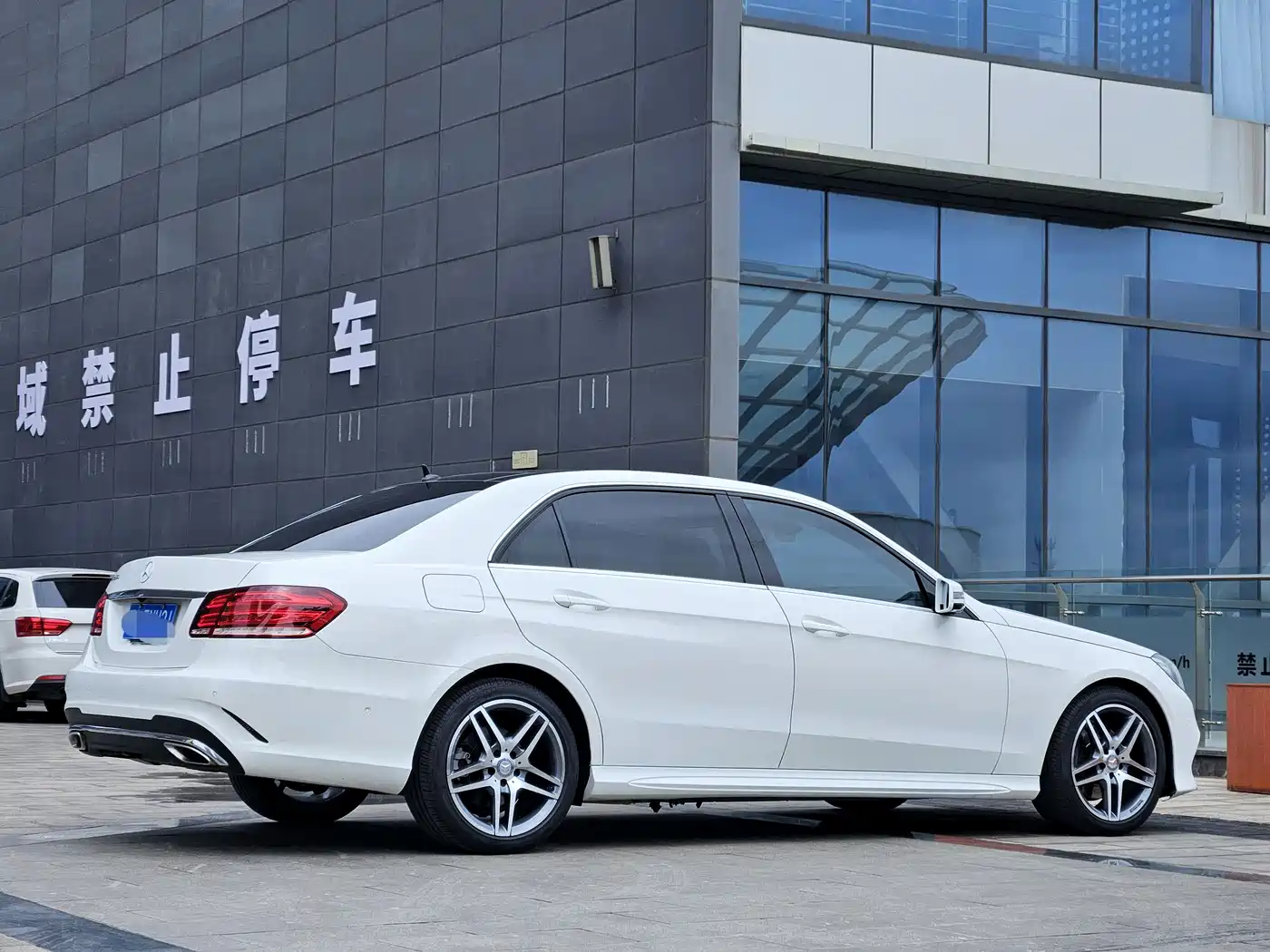 Mercedes-Benz E-Class 2015 E 260 L Sport Luxury фото 4