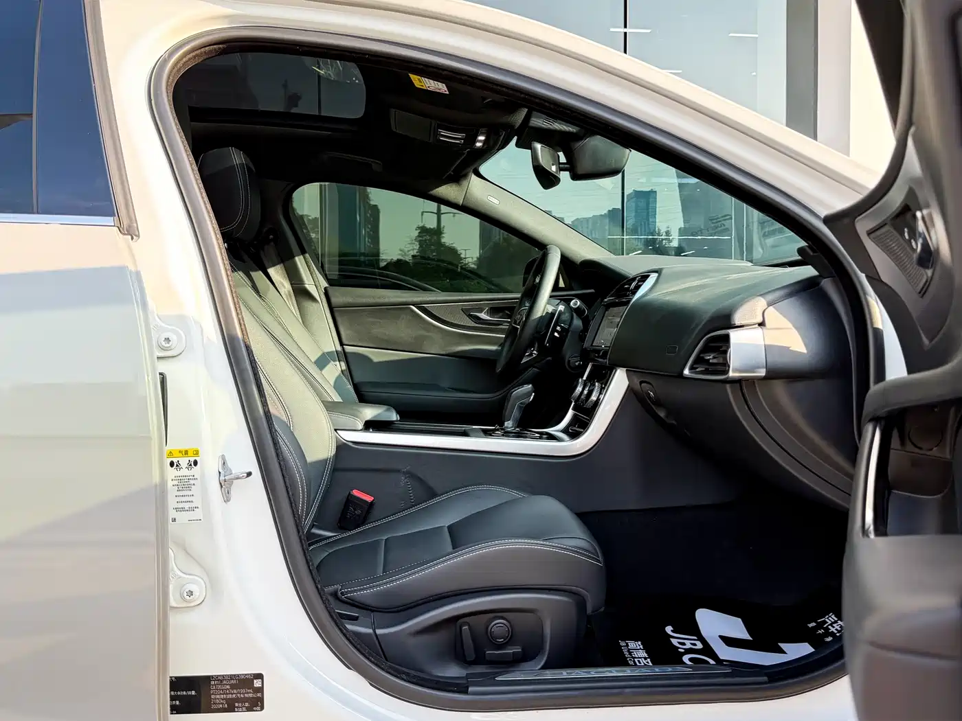 Jaguar XEL 2020 2.0T 200PS R-DYNAMIC Youth Sport Edition фото 9