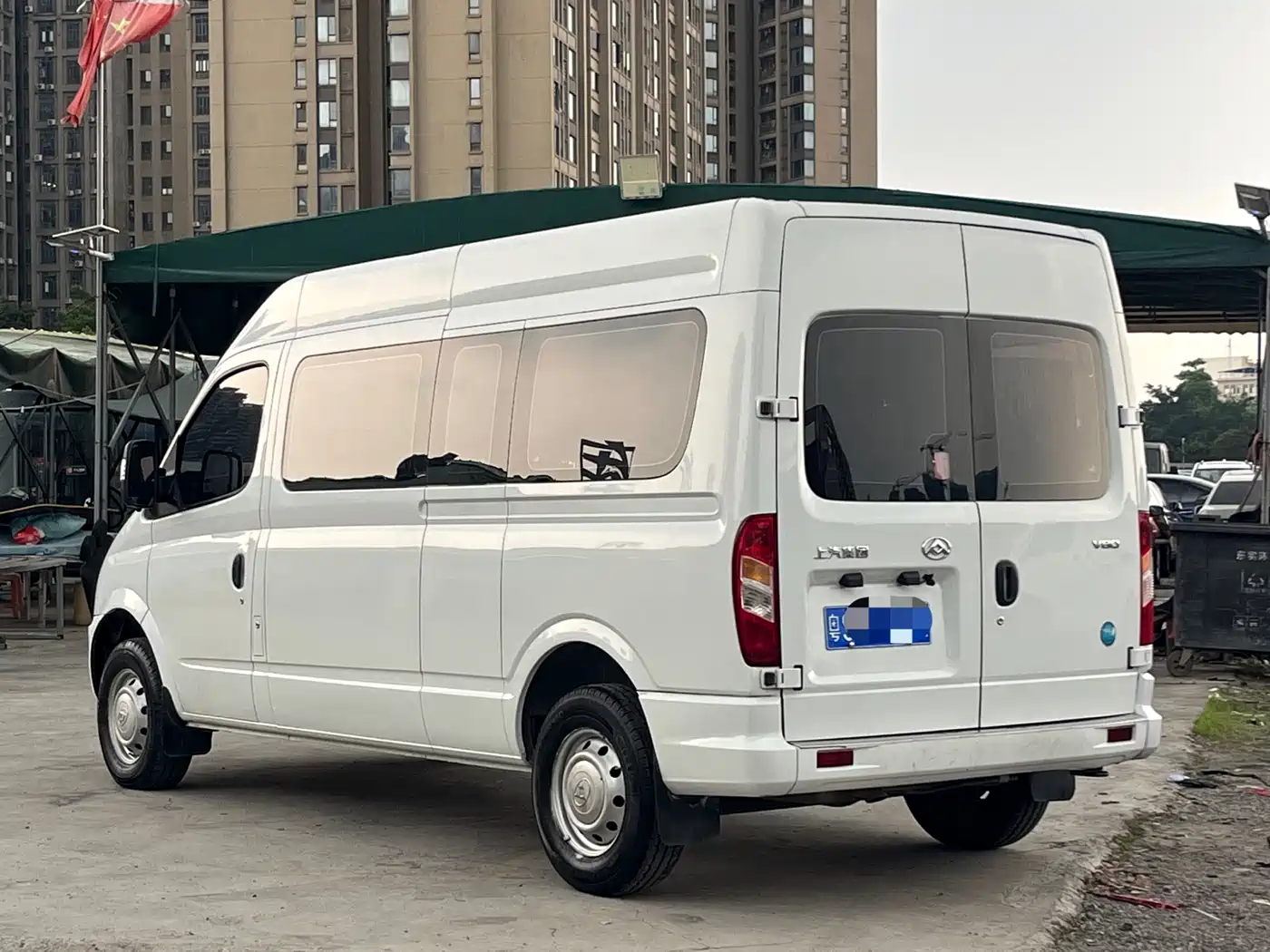 SAIC Maxus Xintu V80 2021 2.0T PLUS Manual Business Travel Edition Long Wheelbase Medium Roof 9 Seats фото 6