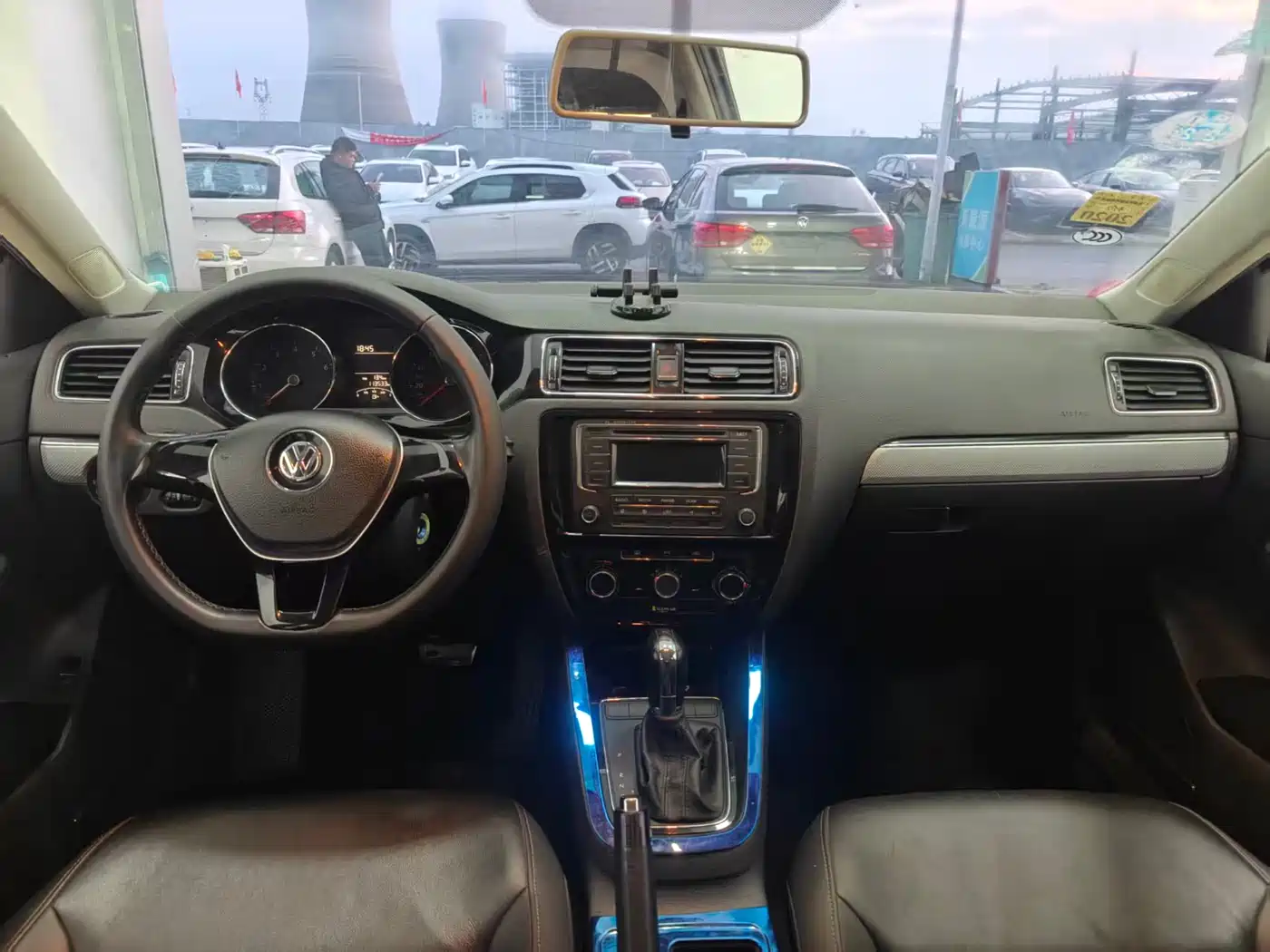 Volkswagen Sagitar 2015 1.6L Automatic Comfort фото 10