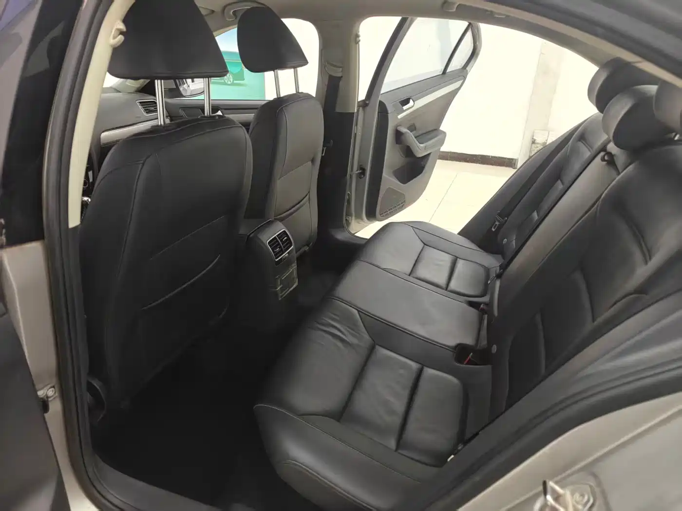 Volkswagen Sagitar 2015 1.6L Automatic Comfort фото 13