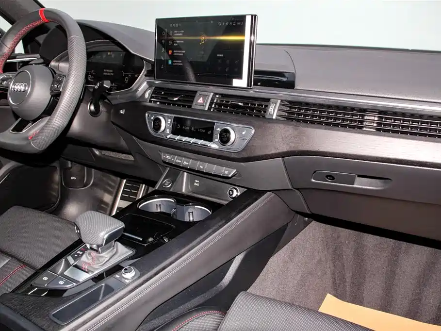 Audi A4L 2025 2 Million Celebration Edition 40 TFSI Luxury Dynamic фото 9