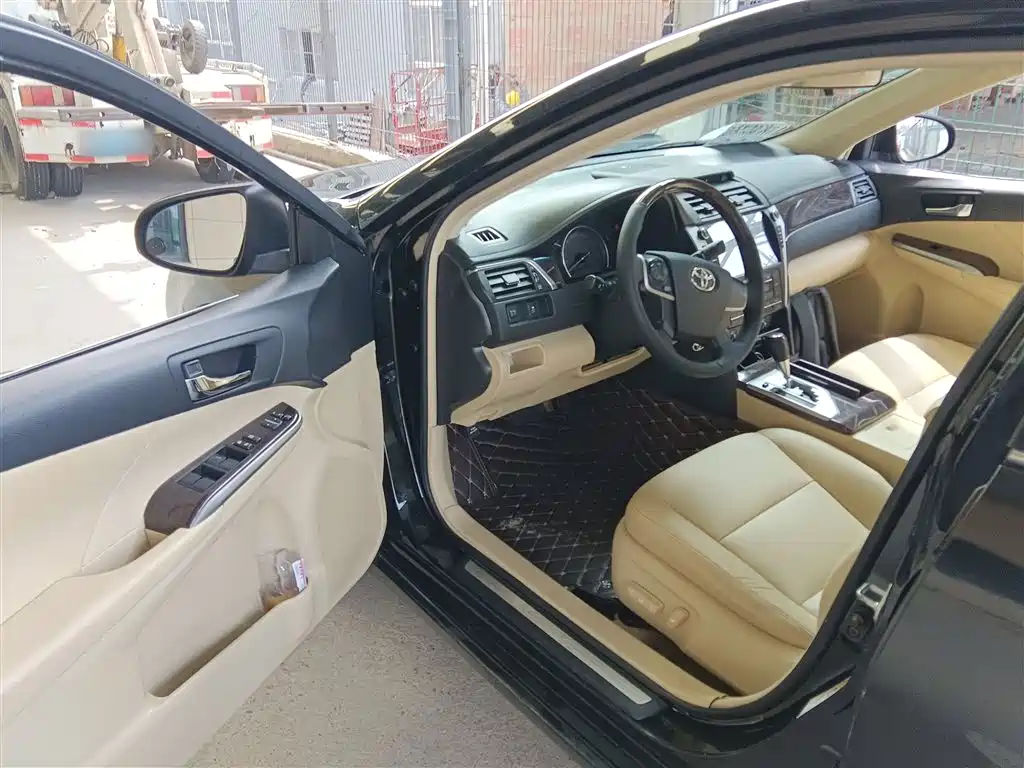 Toyota Camry 2015 2.0G Leading Edition фото 16
