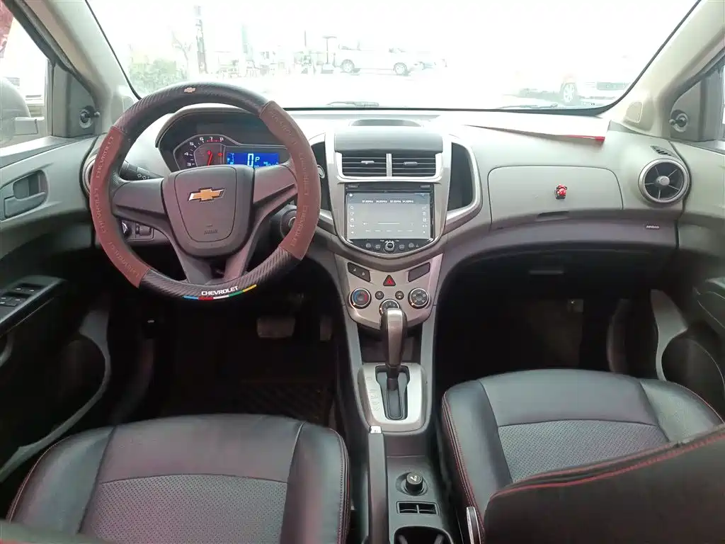 Chevrolet Aveo 2014 Sedan 1.4SL AT Fashion Sunroof Edition фото 10