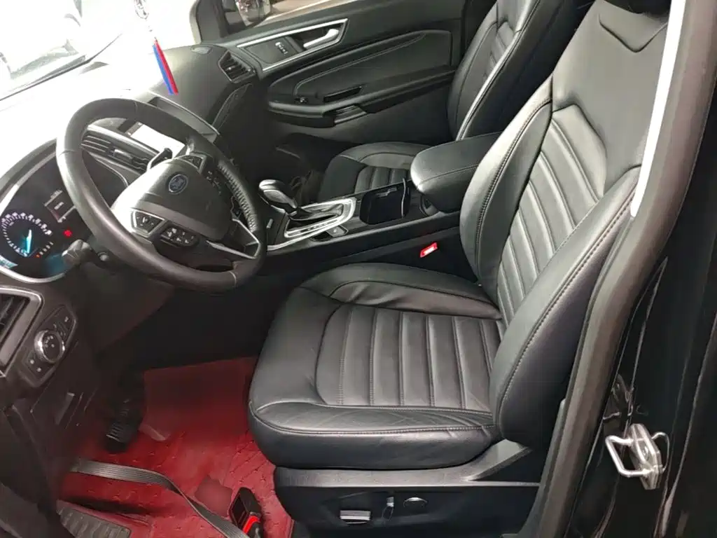 Фото 15 - Ford Edge